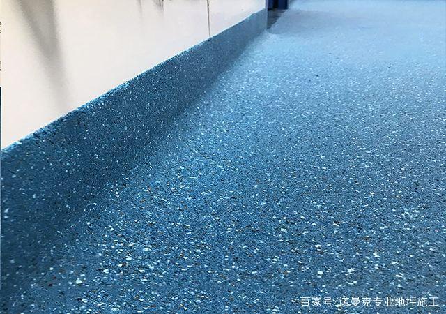 防静电环氧自流平与环氧彩砂地坪的区别 环氧地坪选型指南